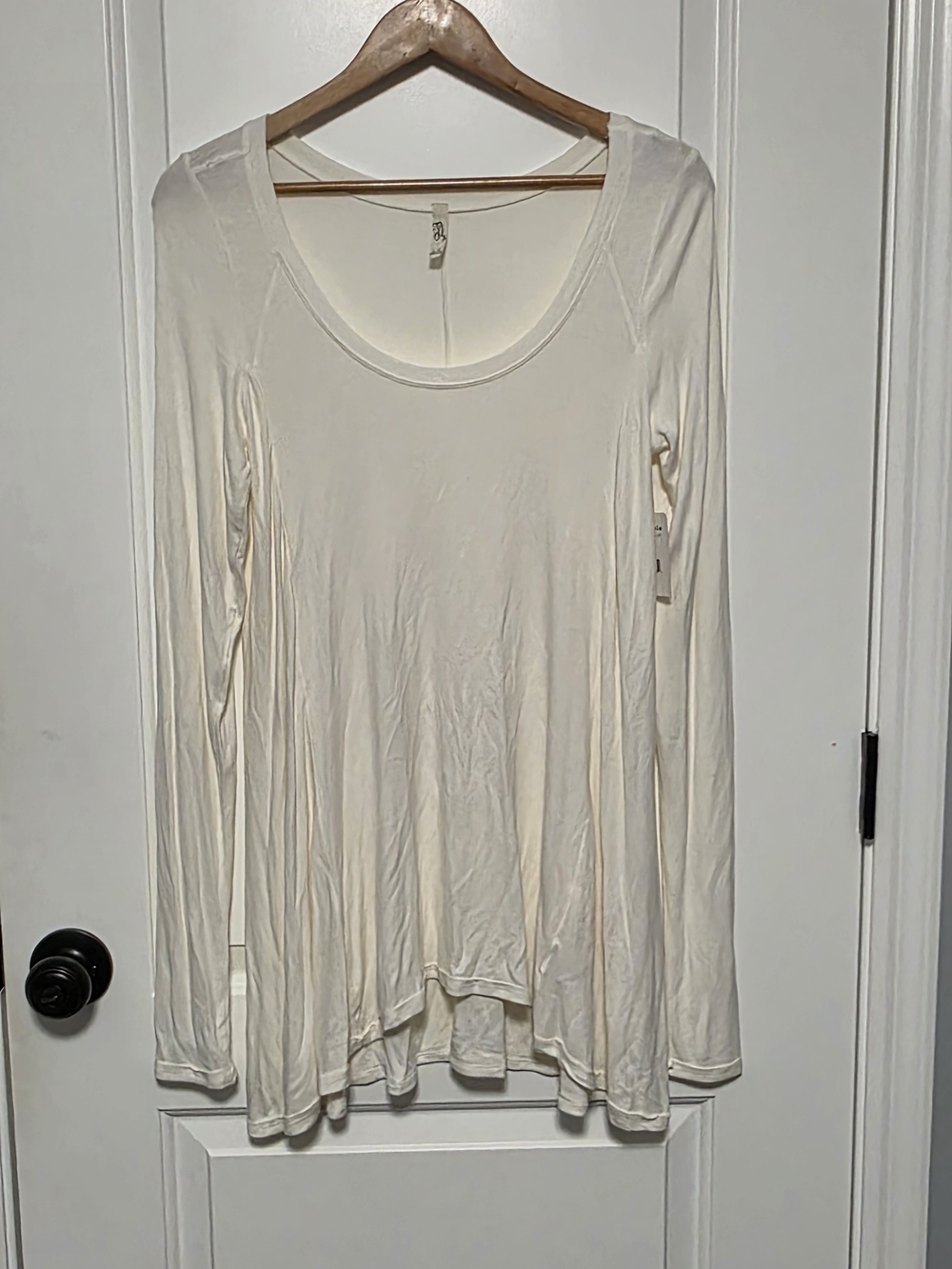 Light Cream Long-Sleeve Scoop Neck Top - Brand: Free People Size L
